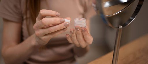 Choosing the Best Toric Contact Lenses for Long Hours of Screen Use