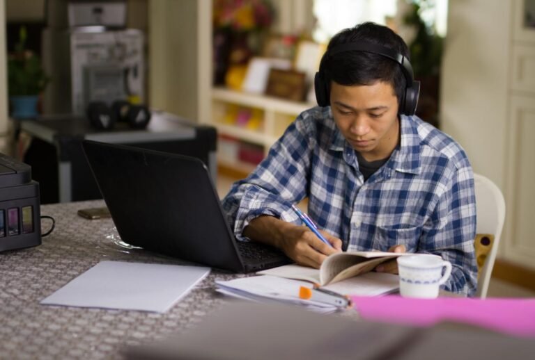 How Online Tutoring Is Changing the Way UK Students Learn